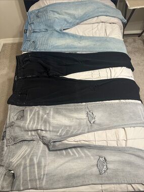 Men’s Light Wash and Black Distressed Jeans - Pack